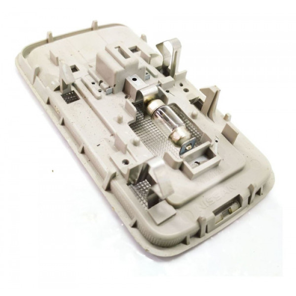 Luz Cortesia Central Nissan Versa 1.6  2018 97056