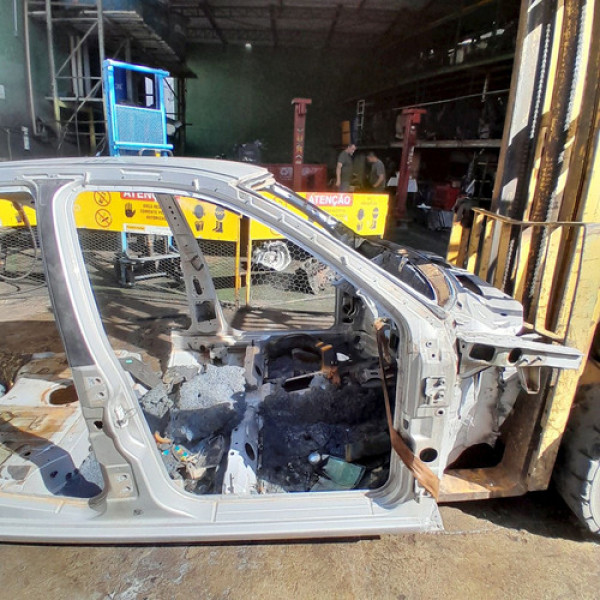 Caixa Ar Pé Coluna Central Direita  Fiat Palio Attractiv 1.4