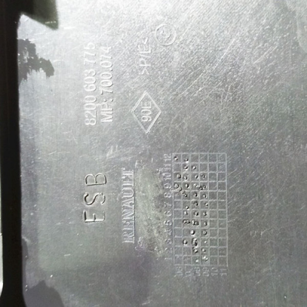 Capa Inferior Esquerda Coluna Central Sandero 2010 81819