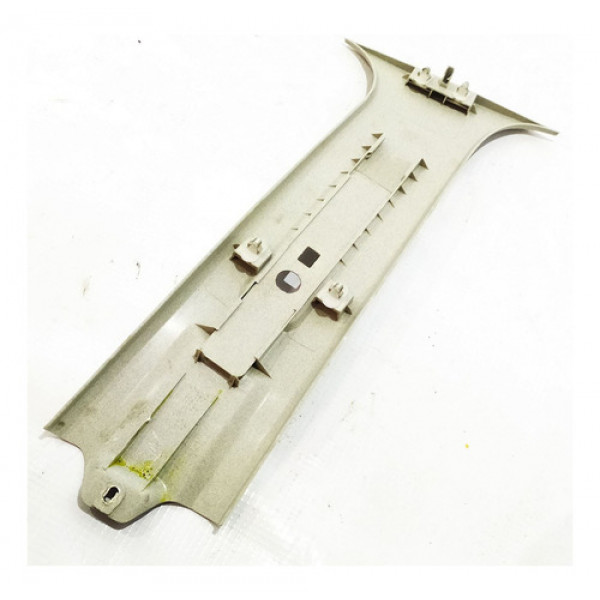 Capa Superior Coluna Central Esquerda Fiat Idea 1.4  2012 84