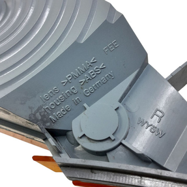 Luz Direita Pisca Paralama Porsche Cayenne 2004    189698