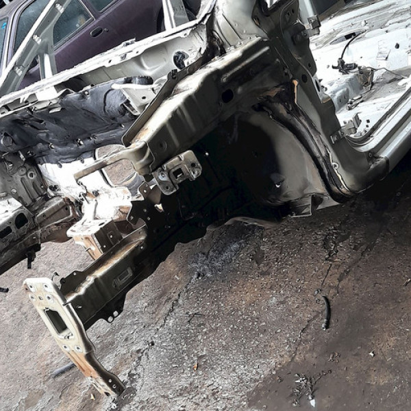 Longarina Esquerda  Fiat Linea Dual 1.8 16v 2011 193955