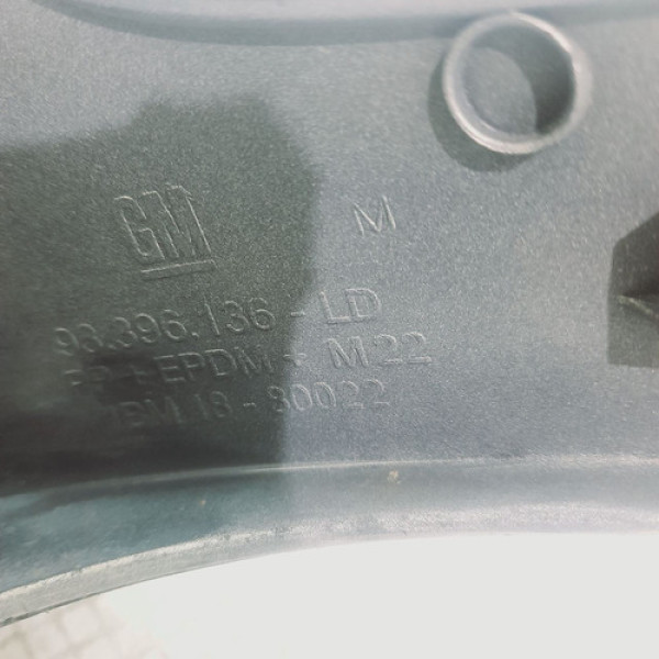 Aplique Lateral Direita Gm Corsa Maxx 1.0  2007 203257 Não Informado