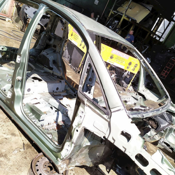 Caixa Ar Pé Coluna Central Direita  Fiat Idea  Adv 1.8 8v 20 Não Informado