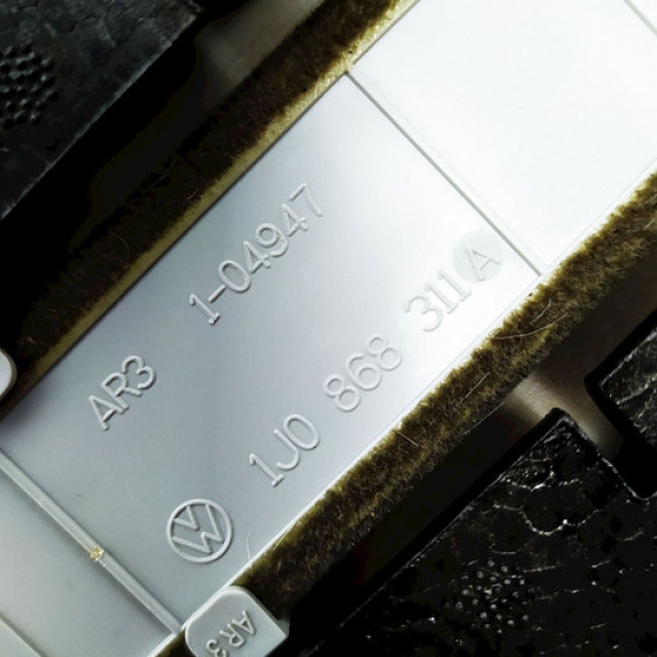 Capa Superior Coluna Central Direita Volkswagen Bora 2001 79