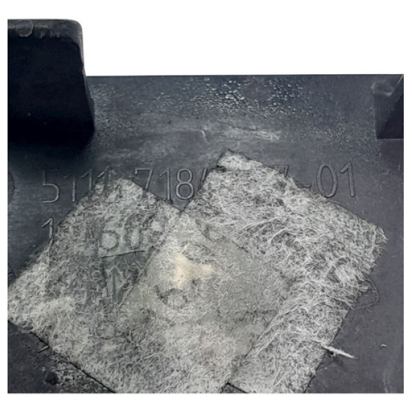 Tampa Acabamento Pino Reboque Para Choque Dianteiro  Bmw 550 Não Informado