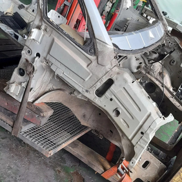 Longarina Direita Gm Meriva 1.8 8v 2005    205424 Não Informado