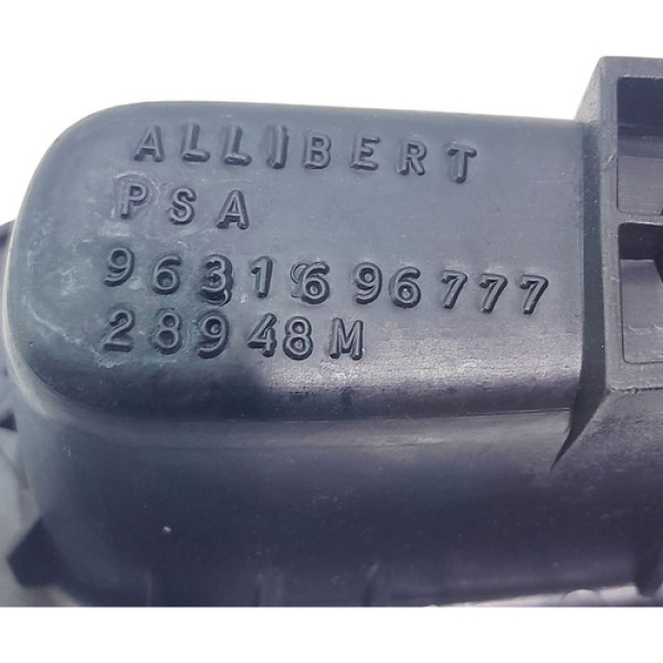 Puxador Porta Traseira Direita  Peugeot 207 Passion 1.4 2010 Não Informado