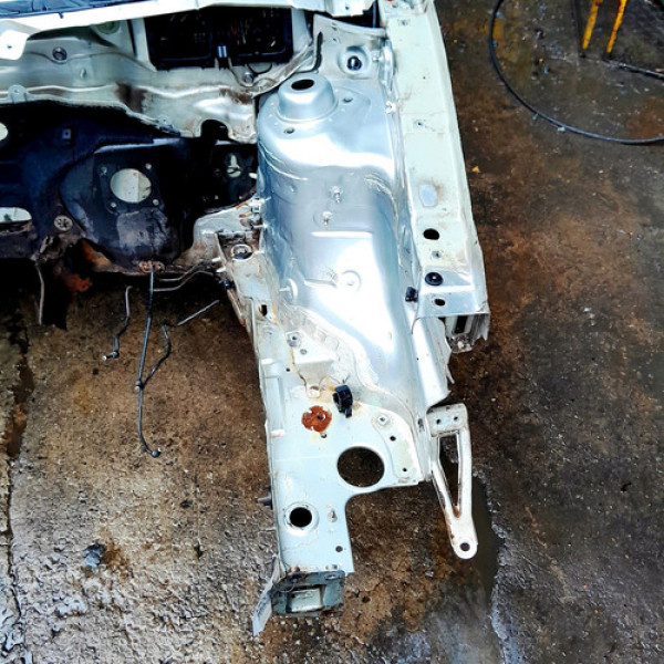 Longarina Esquerda  Vw Polo 1.6 2003 203475 Não Informado