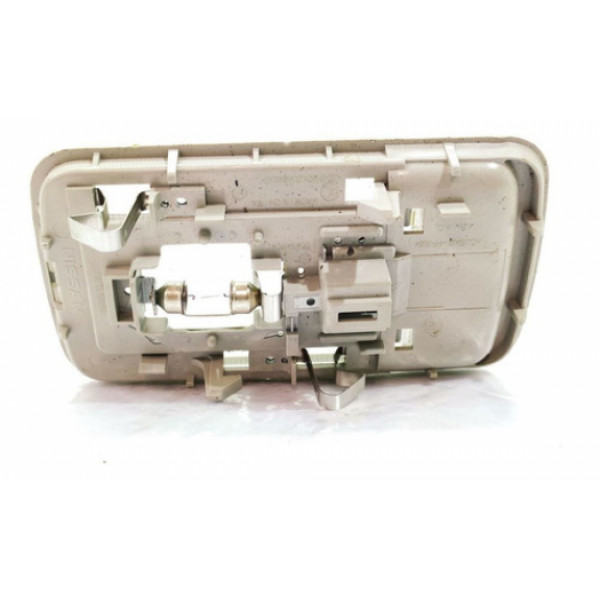 Luz Cortesia Central Nissan Versa 1.6  2018 97056