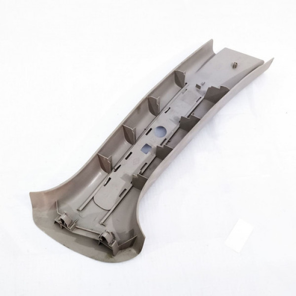 Capa Superior Coluna Central Esquerda  Renault Sandero 1.6 8