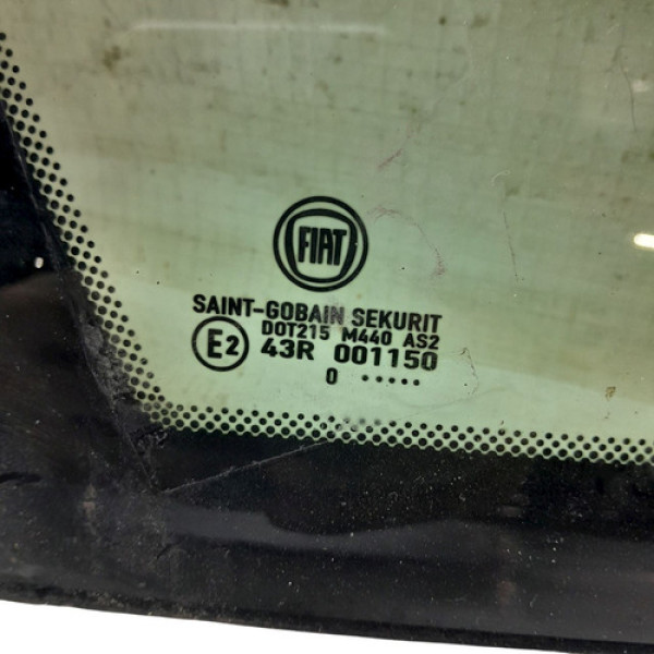 Vidro Óculos Traseiro Esquerdo  Fiat Linea Dual 1.8 16v 2011 Não Informado
