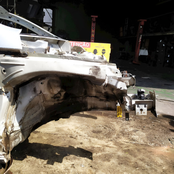 Longarina Direita  Vw Saveiro 1.6 2013 195893 Não Informado