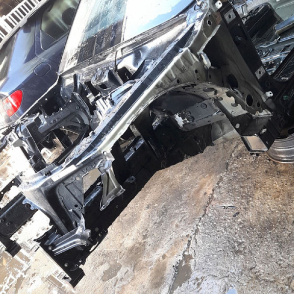 Longarina Esquerda  Bmw 550i 4.8  2009 197104 Não Informado