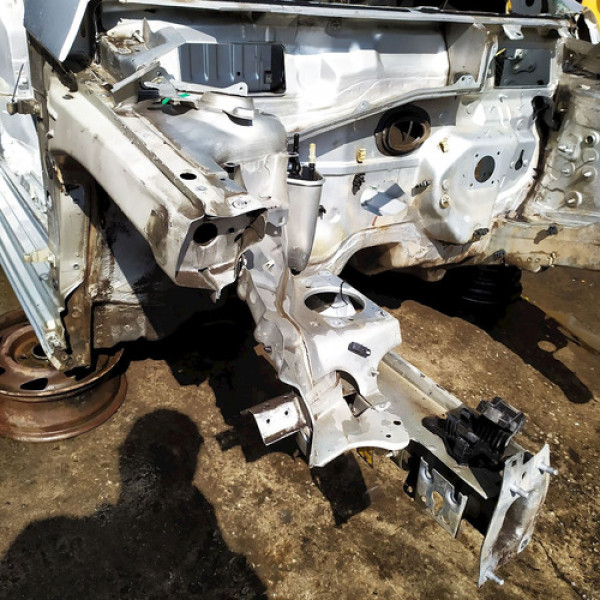 Longarina Direita  Vw Saveiro 1.6 2013 195893 Não Informado