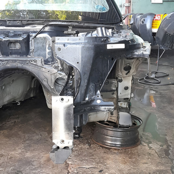 Longarina Esquerda  Bmw 550i 4.8  2009 197104 Não Informado