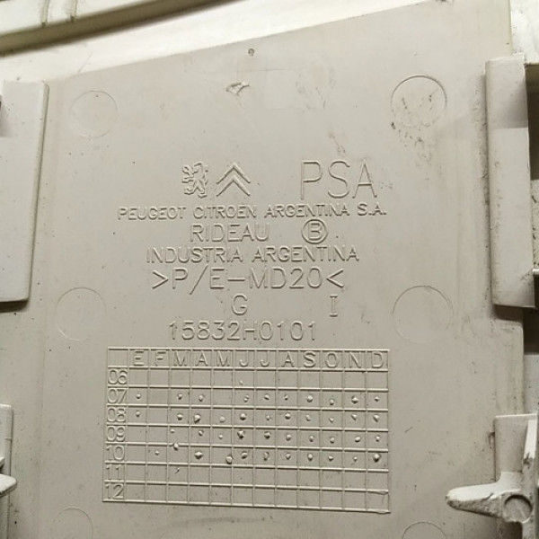 Capa Superior Coluna Central Esquerda Citroen C4 2011    269