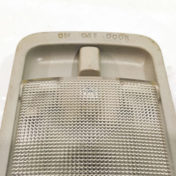 Luz Cortesia Central Nissan Versa 1.6  2018 97056