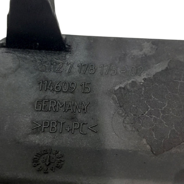 Tampa Acabamento Pino Reboque Para Choque Traseiro  Bmw 550i Não Informado