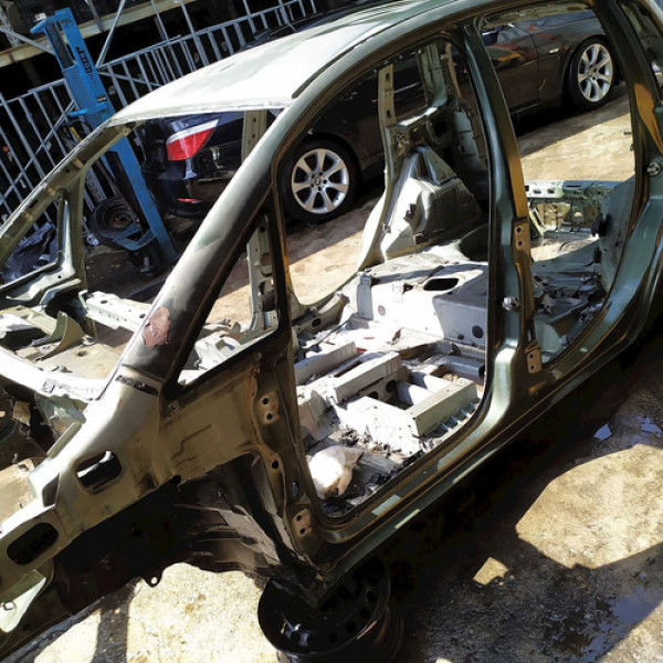 Caixa Ar Pé Coluna Central Esquerda  Fiat Idea  Adv 1.8 8v 2 Não Informado