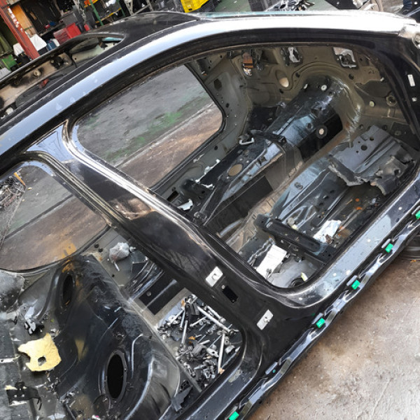 Caixa Ar Pé Coluna Central Direita  Bmw 550i 4.8  2009 19711 Não Informado