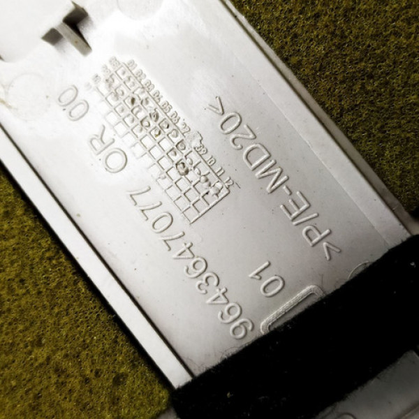 Capa Superior Coluna Central Esquerda Peugeot 207 Q.silver 2