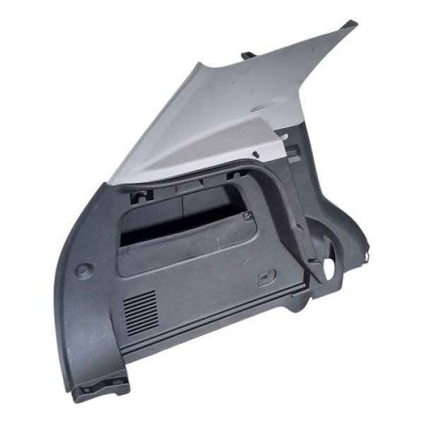 Acabamento Lateral Esquerdo Porta Malas  Gm Tracker Premier 