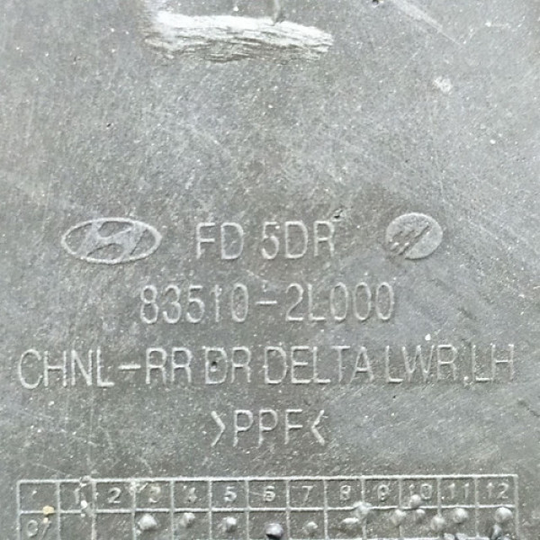 Guia Canaleta Vidro Traseira Esquerda Hyundai I30 2.0  2011 