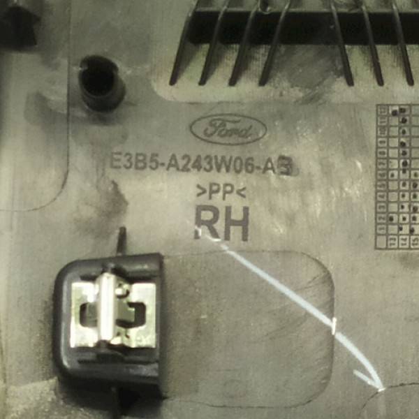 Capa Inferior Direita Coluna Central Ford Ka Se 2015 78782