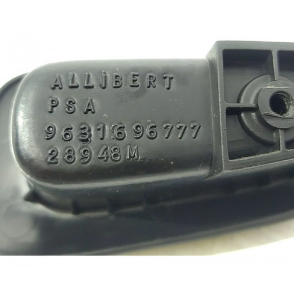 Puxador Porta Traseira Direita Peugeot 206 1.0 16v 2001 1097