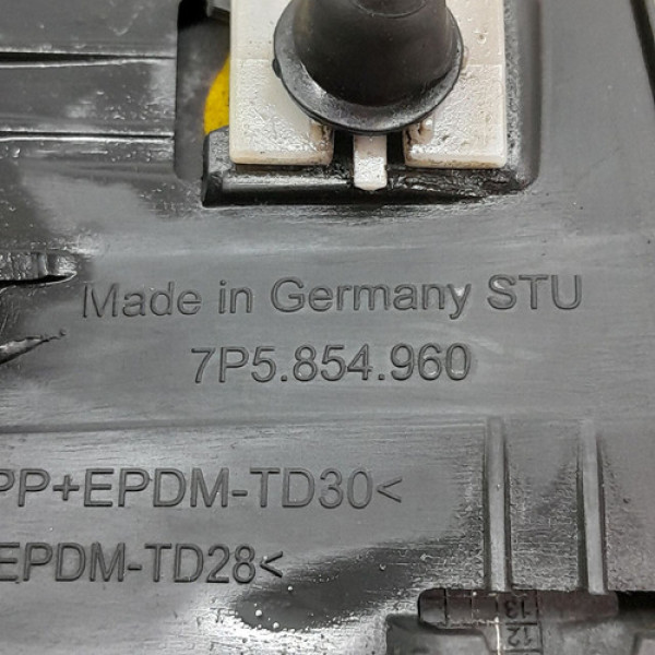 Acabamento Inferior Para Lama Direito  Porsche Cayenne S 4.8