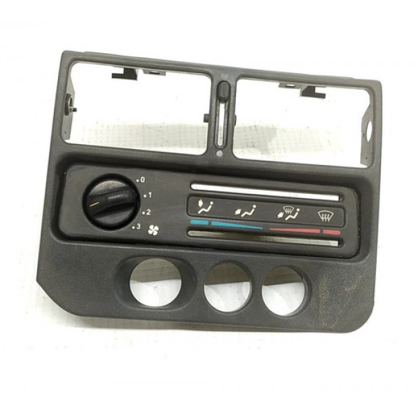 Moldura Central Peugeot 106 2000    8845