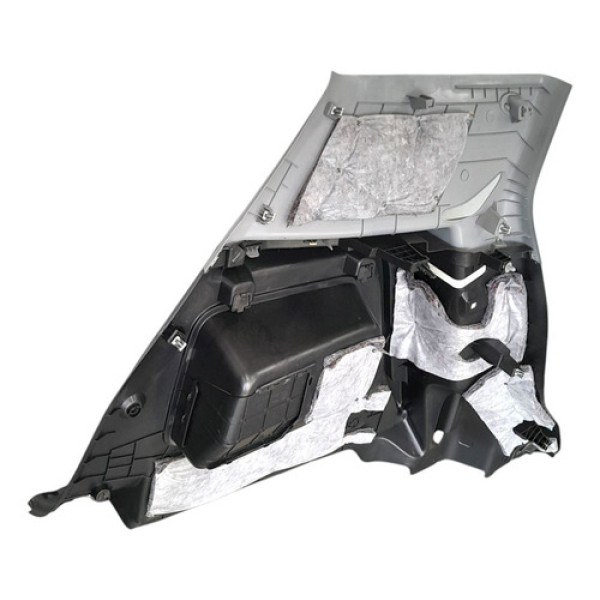 Acabamento Lateral Direito Porta Malas  Gm Tracker Premier 1