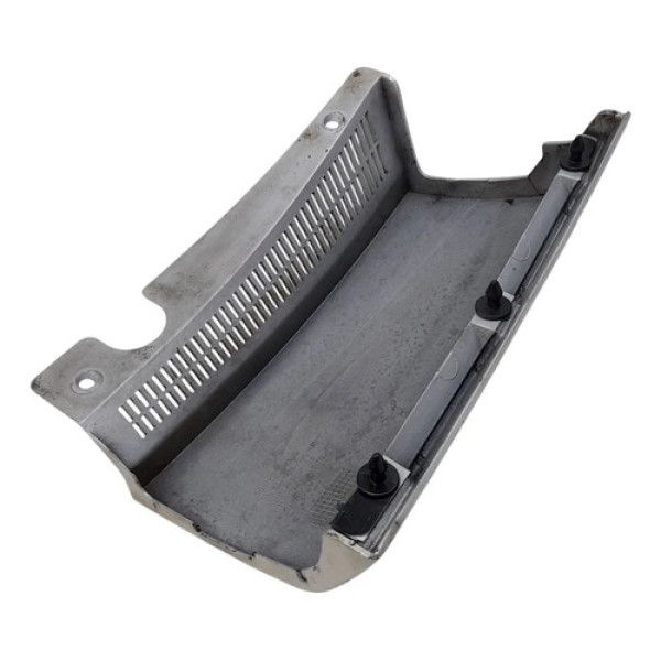 Acabamento Inferior Lanterna Esquerda Meriva 1.8 8v 2005     Não Informado