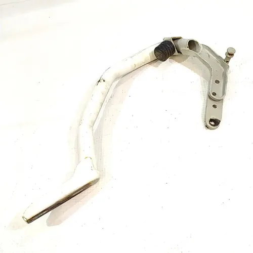 Dobradiça Esquerda Tampa Traseira Vw Santana 2003    135925